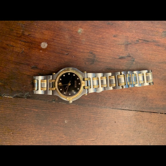 Vintage Gucci gold/silver/diamond watch main image 7
